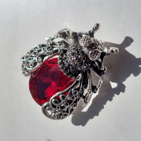 🪰 Brand new XL fly brooch - Picture 3 of 13